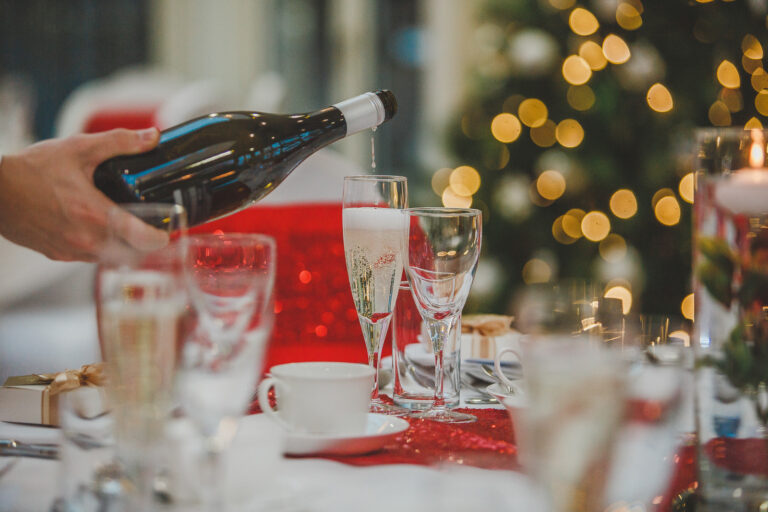 Prosecco Pouring 768x512
